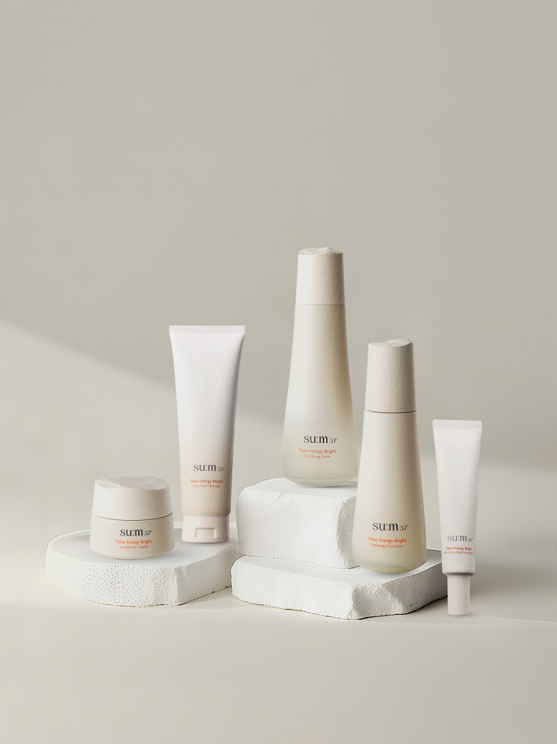 稳稳发“光”，敏肌不“慌”——苏秘37°全新时光肌底透白系列耀目上市